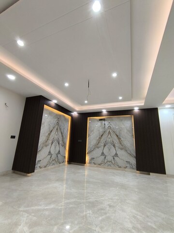 Room in 4 BHK Builder Floor at Mianwali Nagar – for Sale