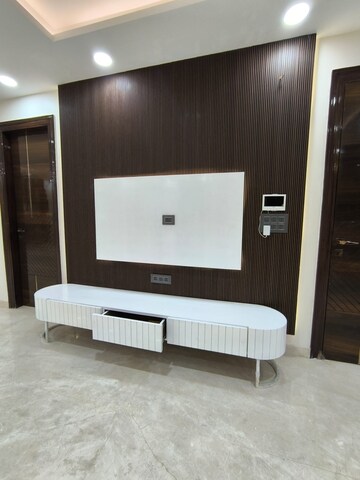 Furnished Amenities in 4 BHK Builder Floor at Mianwali Nagar – for Sale