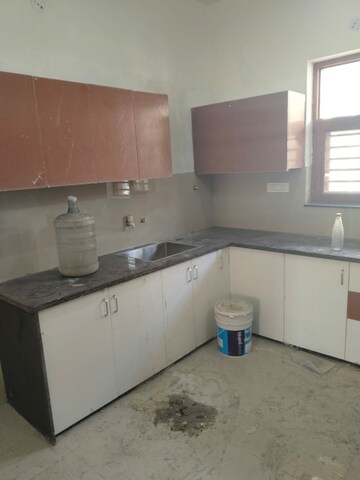 Kitchen in 1.5 BHK Builder Floor at Sector 28 – for Rent
