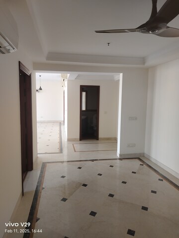 Building Lobby in 3 BHK Apartment at Central Park Resorts, Sector 48 – for Rent