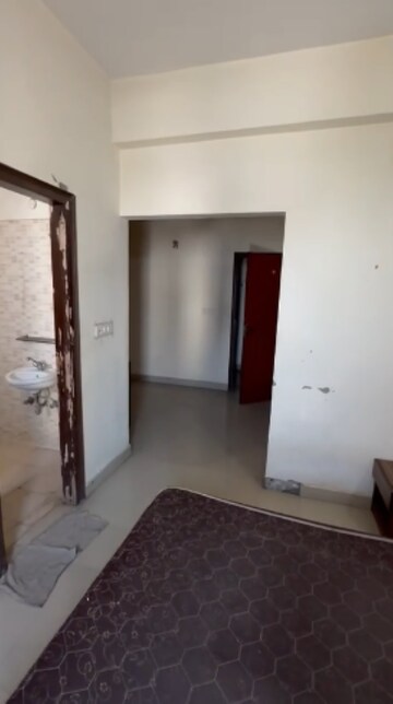 Room in 1 RK Apartment at Imperia H2o Residency, Knowledge Park V Greater Noida – for Rent