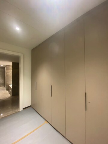 Room in 4 BHK Apartment at Panchsheel Park – for Rent