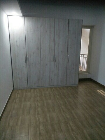 Room in 3.5 BHK Apartment at Supertech ORB, Sector 74 – for Rent