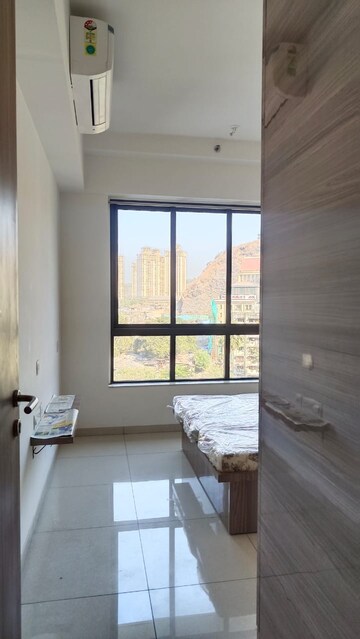 Room in 2 BHK Apartment at Shapoorji Pallonji Vicinia, Powai – for Rent