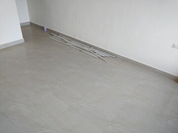 Room in 4 BHK Apartment at Duplex Heights, Andheri West – for Sale