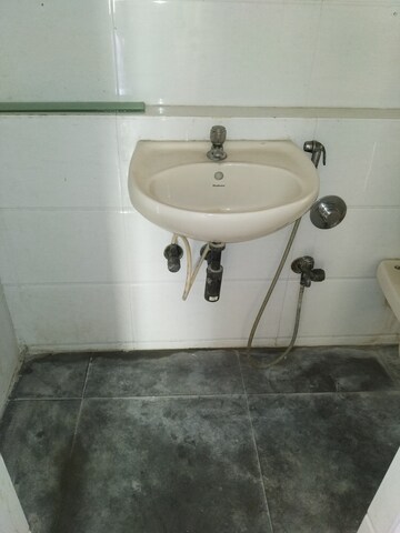 Bathroom in 4 BHK Apartment at Duplex Heights, Andheri West – for Sale
