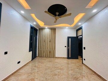 Room in 4 BHK Builder Floor at Shakti Khand – for Sale