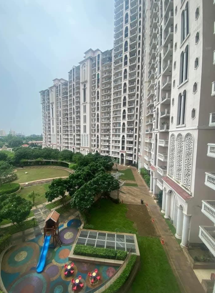 3 BHK Apartment For Sale in DLF Regal Gardens