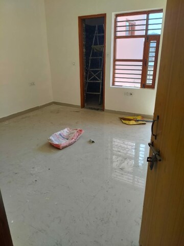 Room in 1.5 BHK Builder Floor at Sector 28 – for Rent
