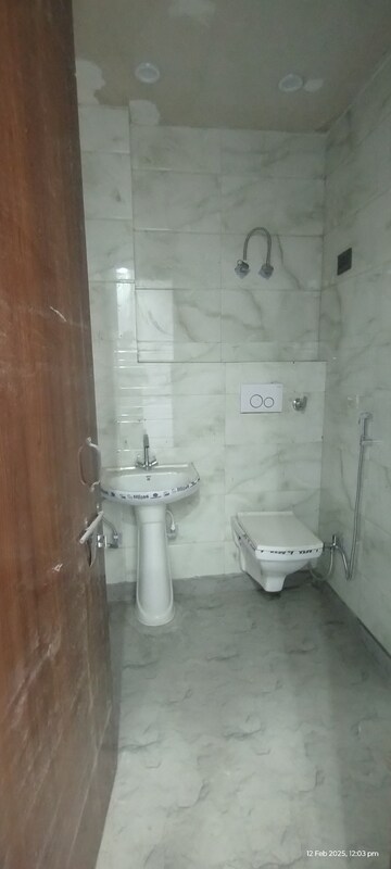Bathroom in 2 BHK Builder Floor at Uttam Nagar – for Rent