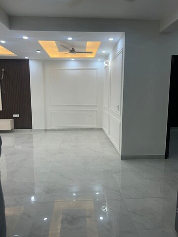 Bathroom in 1 BHK Builder Floor at ASF Towers, Udyog Vihar Phase 4 – for Rent