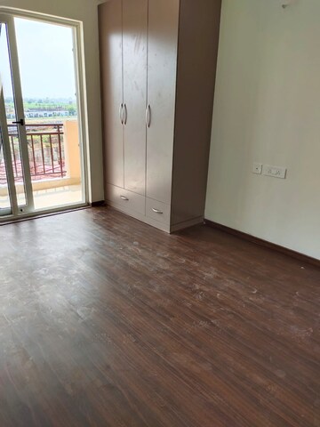 Room in 3 BHK Apartment at Sushma Valencia, International Airport Road – for Rent