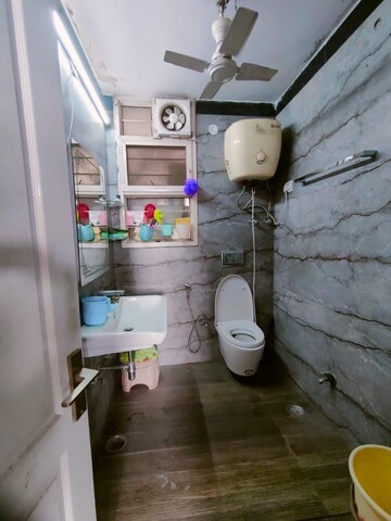 Bathroom in 2 BHK Apartment at Sector 46 – for Rent