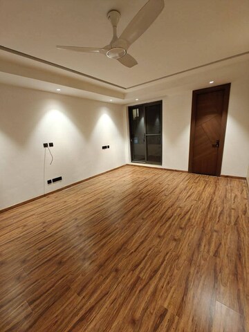 Room in 2 BHK Builder Floor at ASF Towers, Udyog Vihar Phase 4 – for Rent
