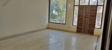 Room in 6+ BHK Villa at Sector 43 – for Rent