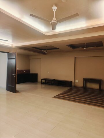Kitchen in 6+ BHK Villa at Sector 43 – for Rent