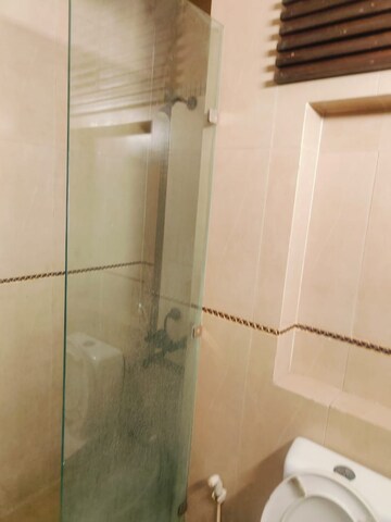 Bathroom in 6+ BHK Villa at Sector 43 – for Rent
