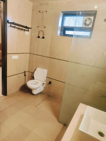 Bathroom in 6+ BHK Villa at Sector 43 – for Rent