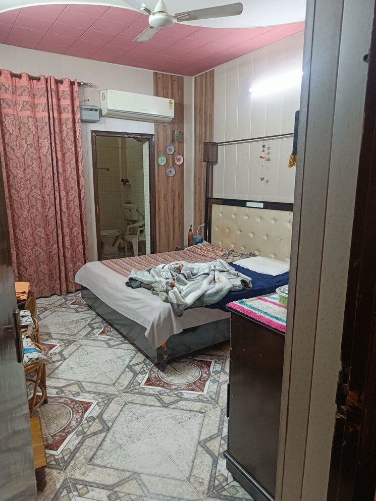 Bedroom, madhavpuram 4 Bedroom 180 Sq.Yd. Apartment In Madhavpuram Meerut 8191894