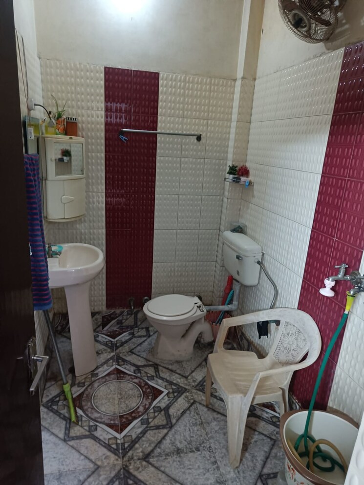 Bathroom, madhavpuram 4 Bedroom 180 Sq.Yd. Apartment In Madhavpuram Meerut 8191894