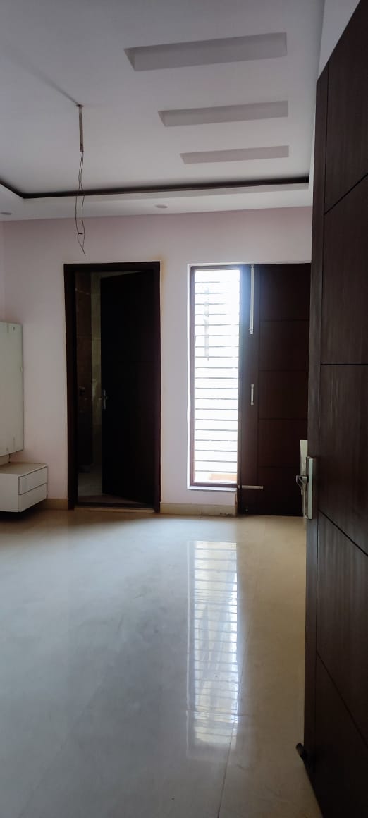 3 BHK + Pooja Room,Study Room,Extra Room Builder Floor For Sale in BPTP Park Central