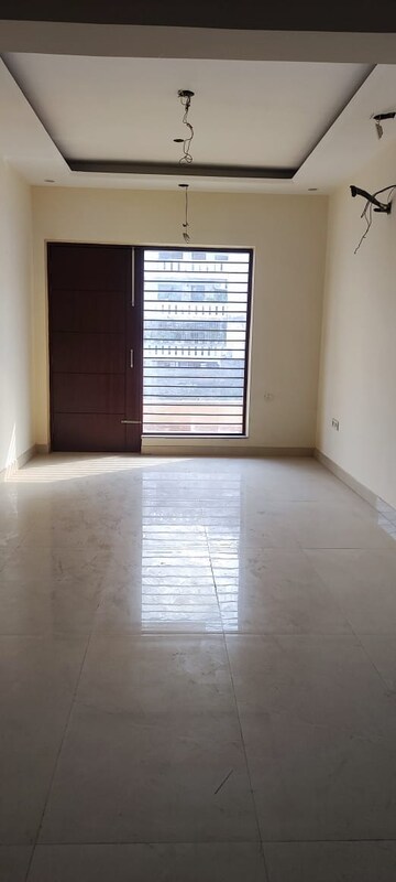Room in 3 BHK Builder Floor at BPTP Park Central, Sector 85 – for Sale