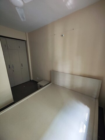 Room in 4 BHK Apartment at Godrej Skyline, Koregaon Park – for Sale