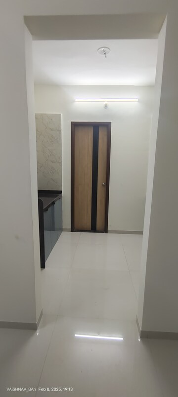 Room in 1 BHK Apartment at Raut Baug Housing Complex, Dhankawadi – for Rent