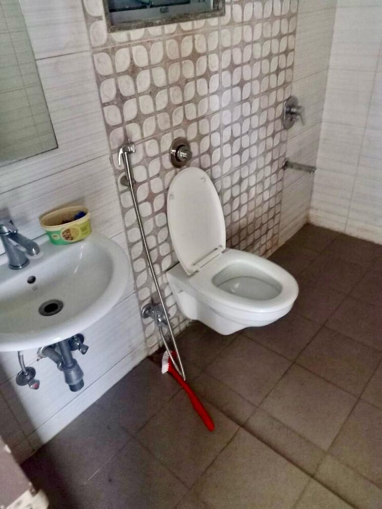 Bathroom, kumar-parc-residences 2 Bedroom 840 Sq.Ft. Apartment In Hadapsar Pune 8191963