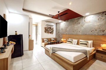 Living Room in 1 RK Builder Floor at Sector 43 – for Rent