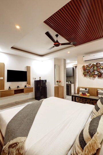Bedroom in 1 RK Builder Floor at Sector 43 – for Rent