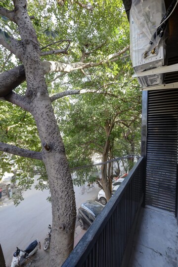 Balcony in 1 RK Builder Floor at Sector 43 – for Rent