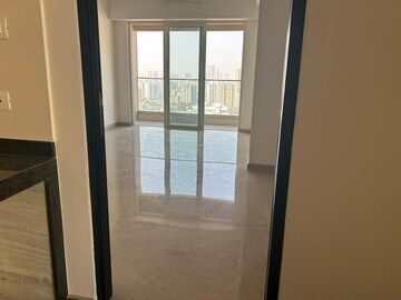 Room in 3 BHK Apartment at Kalpataru Radiance, Goregaon West – for Rent