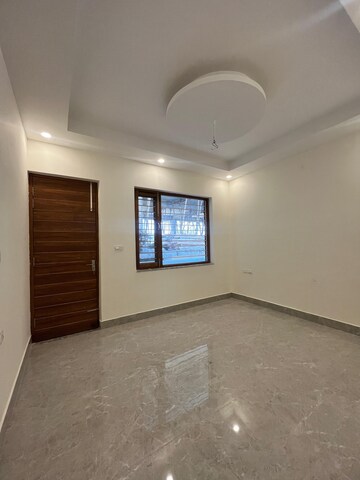 Room in 3 BHK Builder Floor at Sector 15 – for Rent