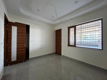 Room in 3 BHK Builder Floor at Sector 15 – for Rent