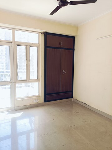 Room in 2 BHK Apartment at Supertech Ecovillage I, Sector 1 Greater Noida – for Rent