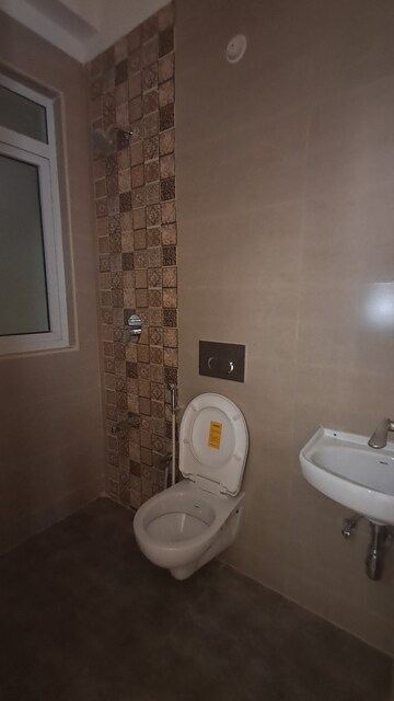 Bathroom in 2.5 BHK Apartment at Marathon Monte South, Byculla West – for Rent