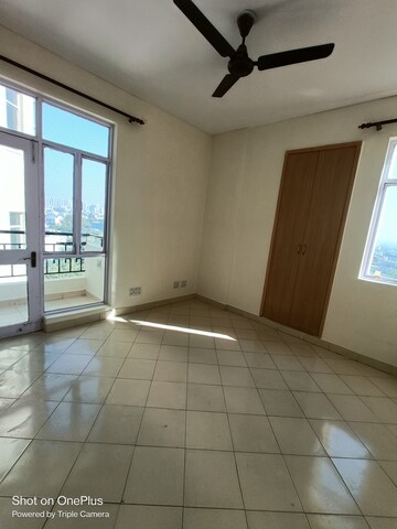 Room in 2 BHK Apartment at Maple Heights, Sector 43 – for Rent