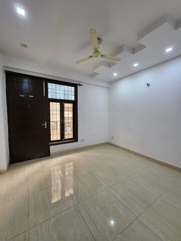 Room in 3 BHK Builder Floor at Saket – for Rent
