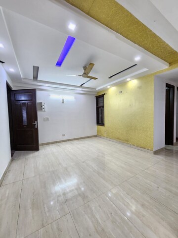 Room in 3 BHK Builder Floor at Saket – for Rent
