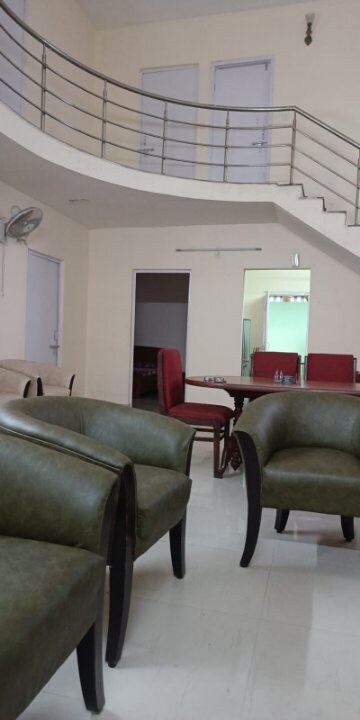 Living Room in 4 BHK Penthouse at Alaknanda Apartment Gomti Nagar, Gomti Nagar – for Rent