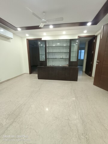 Room in 3 BHK Builder Floor at Sector 43 – for Rent
