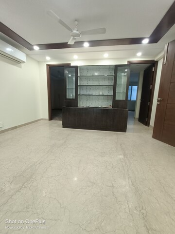 Room in 3 BHK Builder Floor at Sector 43 – for Rent