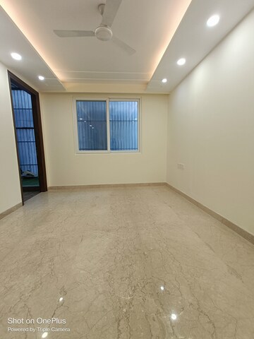 Room in 3 BHK Builder Floor at Sector 43 – for Rent