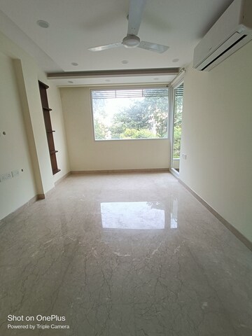 Room in 3 BHK Builder Floor at Sector 43 – for Rent