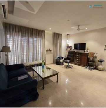 2 BHK Apartment For Rent in Khar West