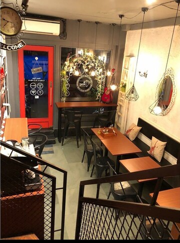  Shop For Rent in Bandra West