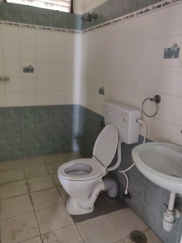 Bathroom in 3 BHK Apartment at City Center Banjara Hills, Banjara Hills – for Rent