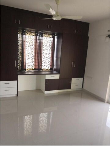Room in 3 BHK Builder Floor at Vastrapur – for Rent