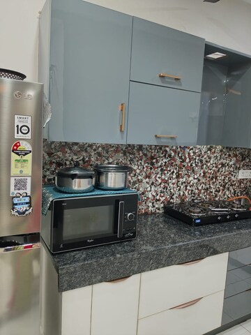 Furnished Amenities in 3.5 BHK Builder Floor at DLF City Phase V, Dlf Phase V – for Rent